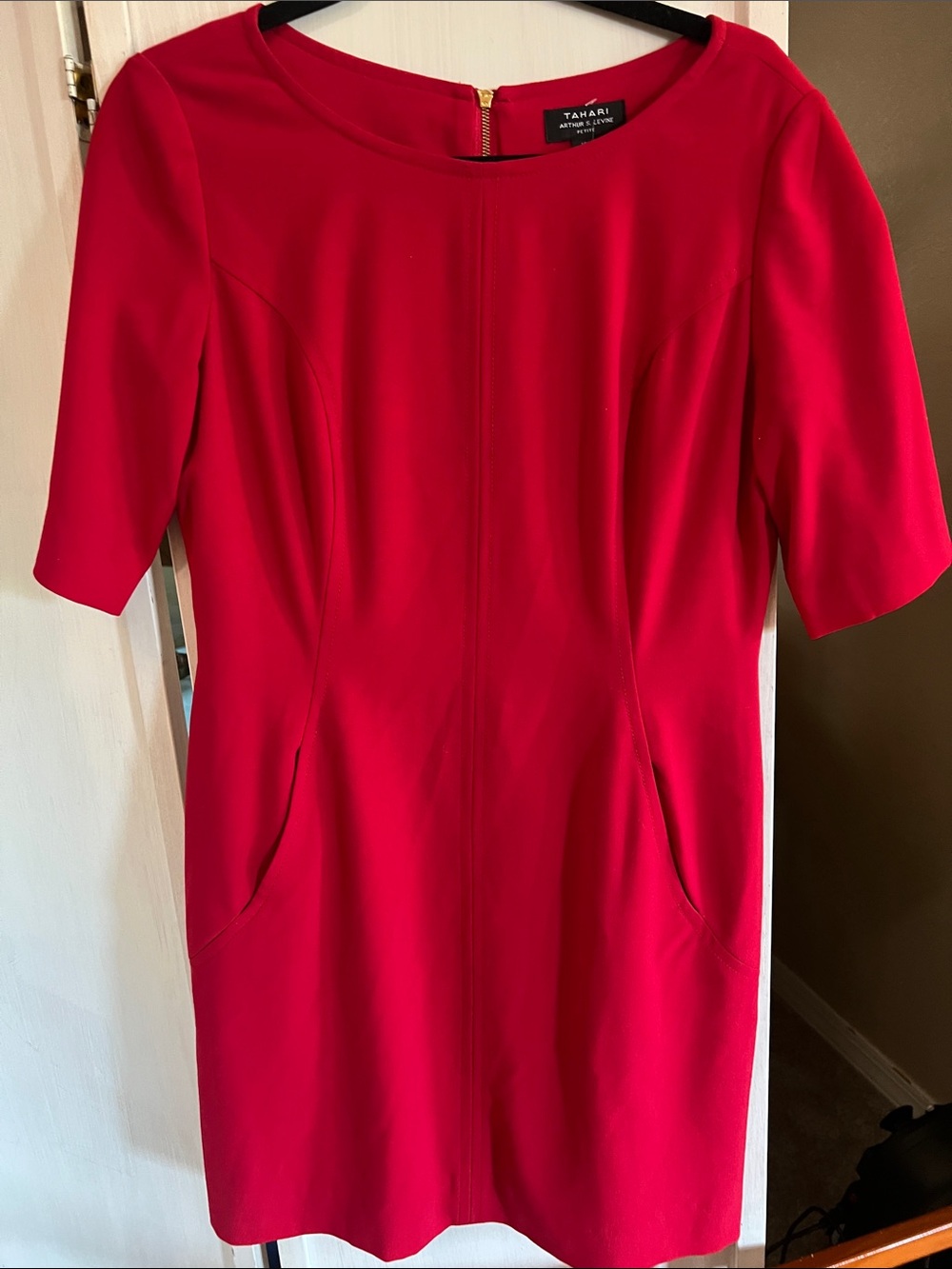 Tahari Arthur and Levine Red Sheath Dress sz 10 petite
